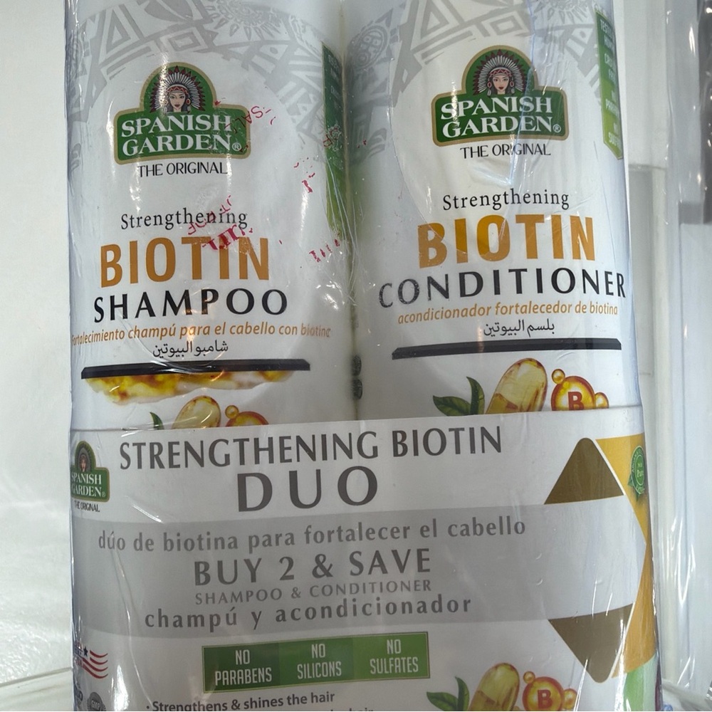Strengthening Biotin Shampoo - White and Green